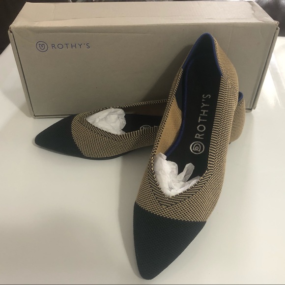 Rothys • the point in dune captoe RETIRED COLOR - Picture 4 of 12